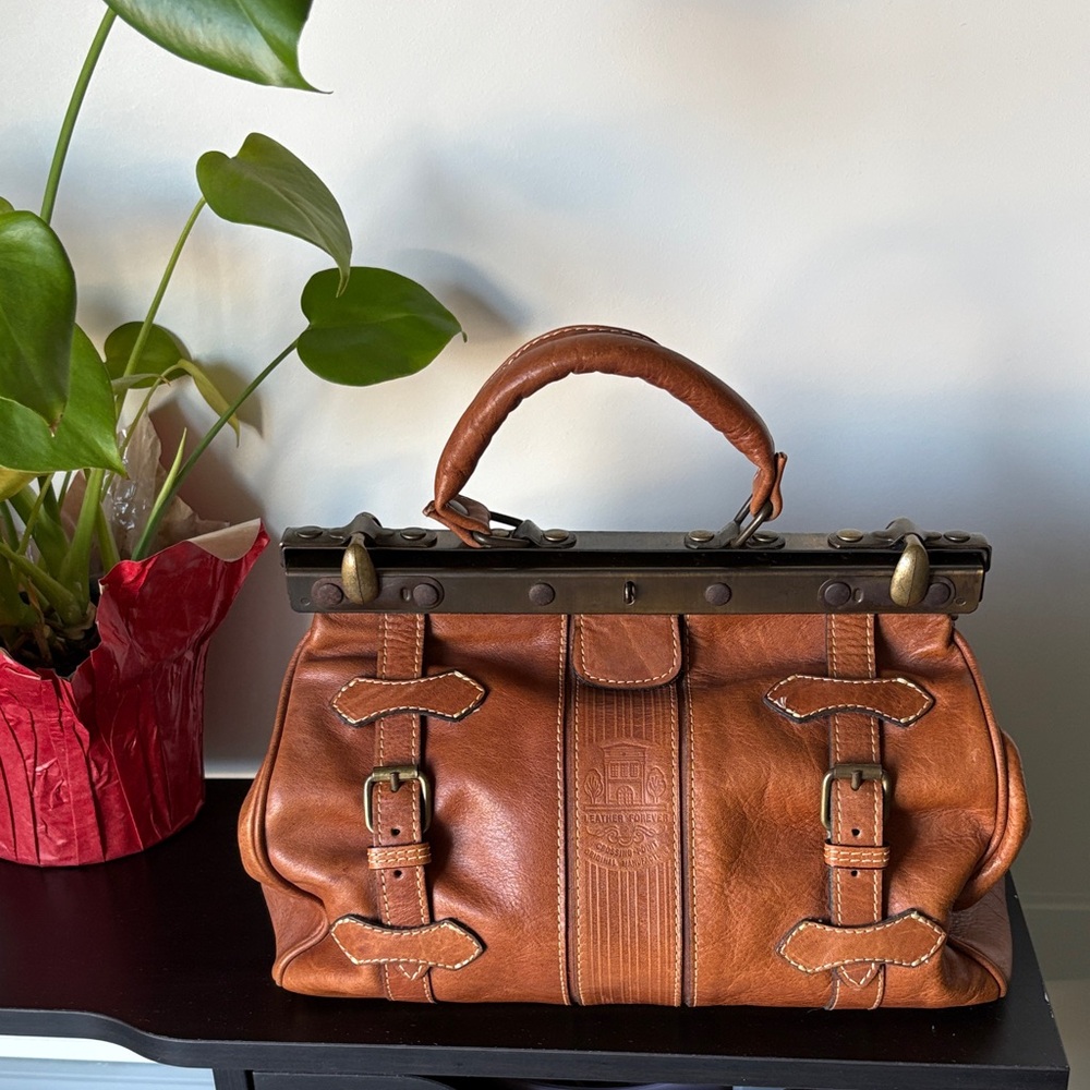 Doctor style leather bag